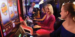 Comparison of Prize Table layouts across slot games and live-dealer tables on putaran sidney